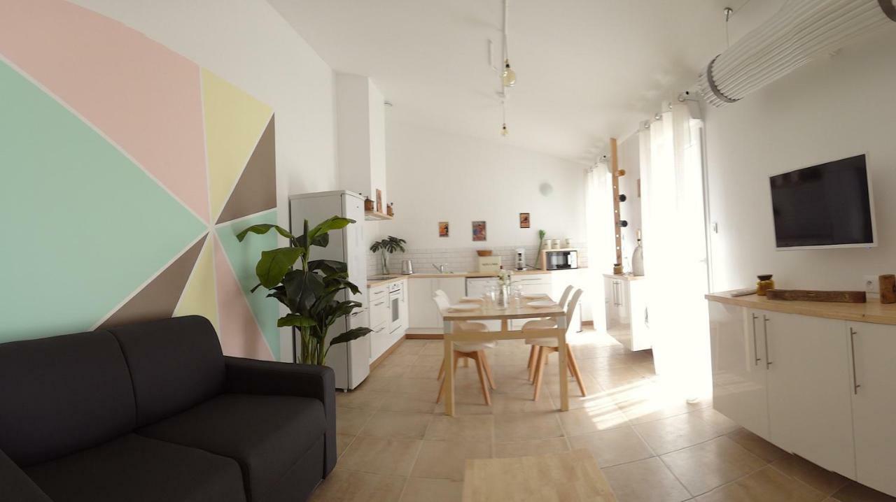 Gite Blanco Y Madera Narbonne Exterior photo